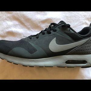 Nike Airmax Tavas size 9